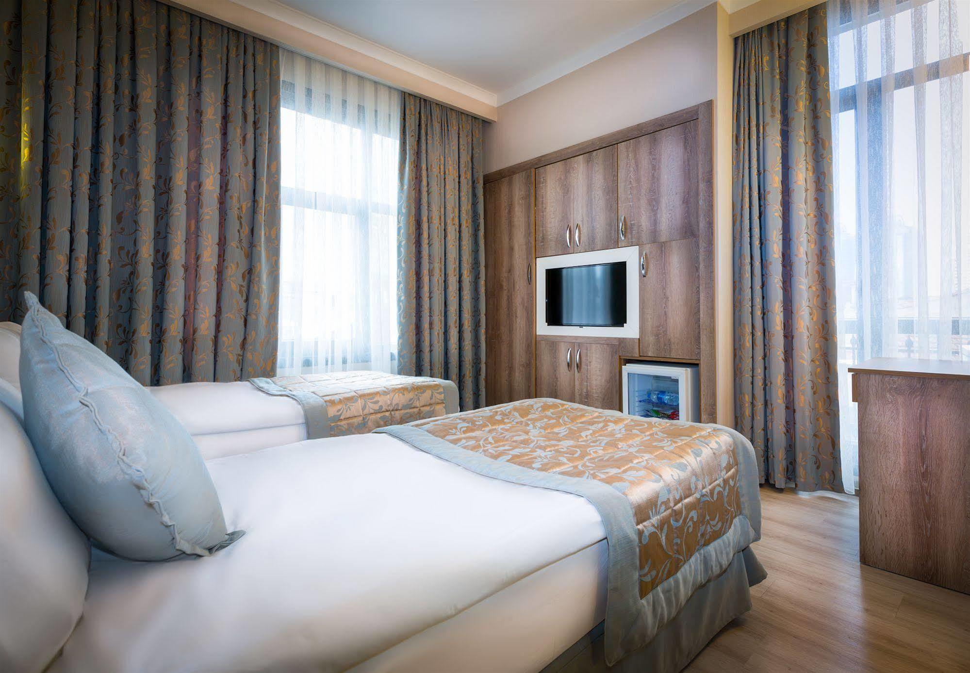 Fatih Hotel Corner Istanbul Exterior photo